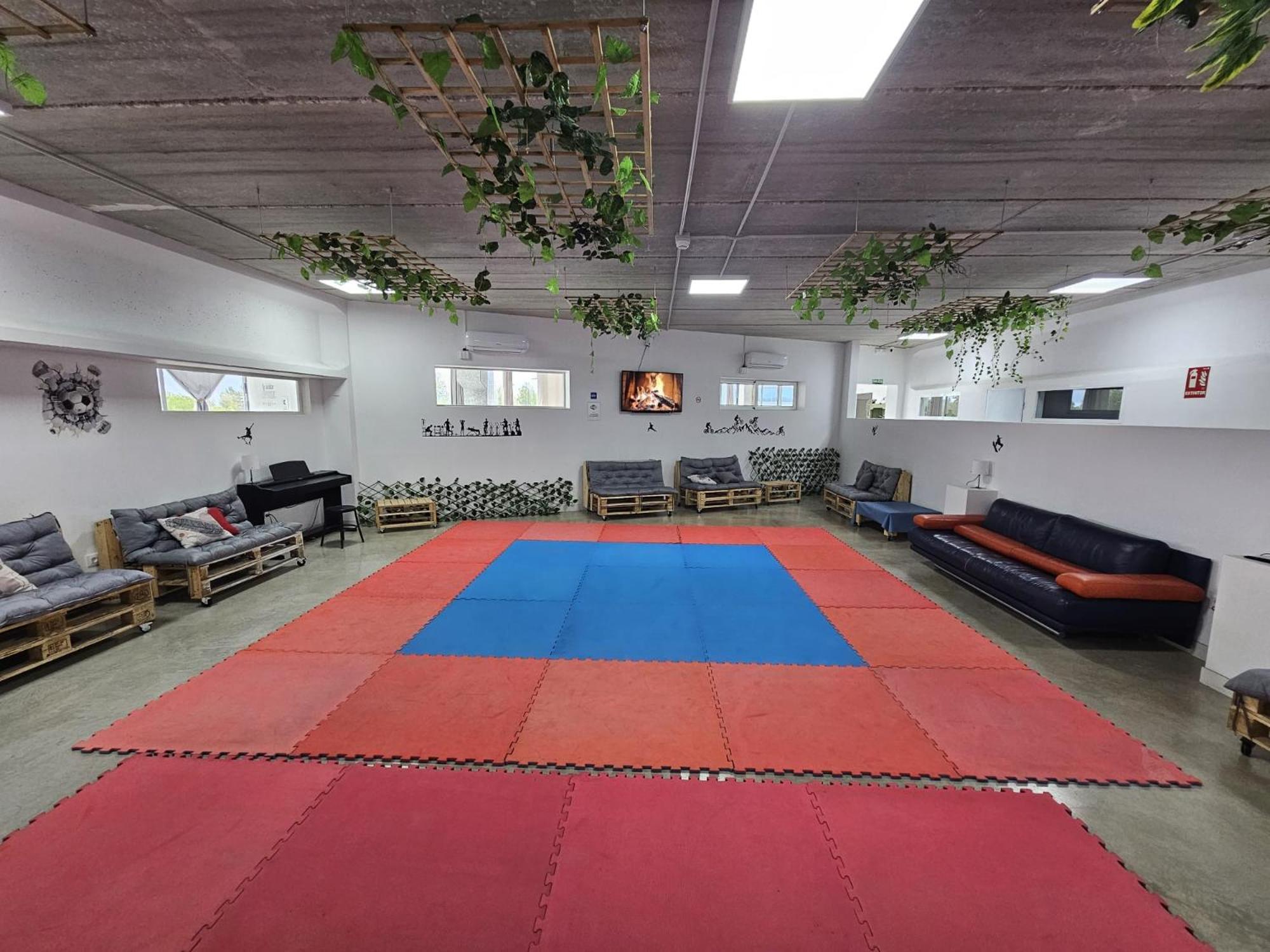 Hostal Kaizen La Nucia Bagian luar foto
